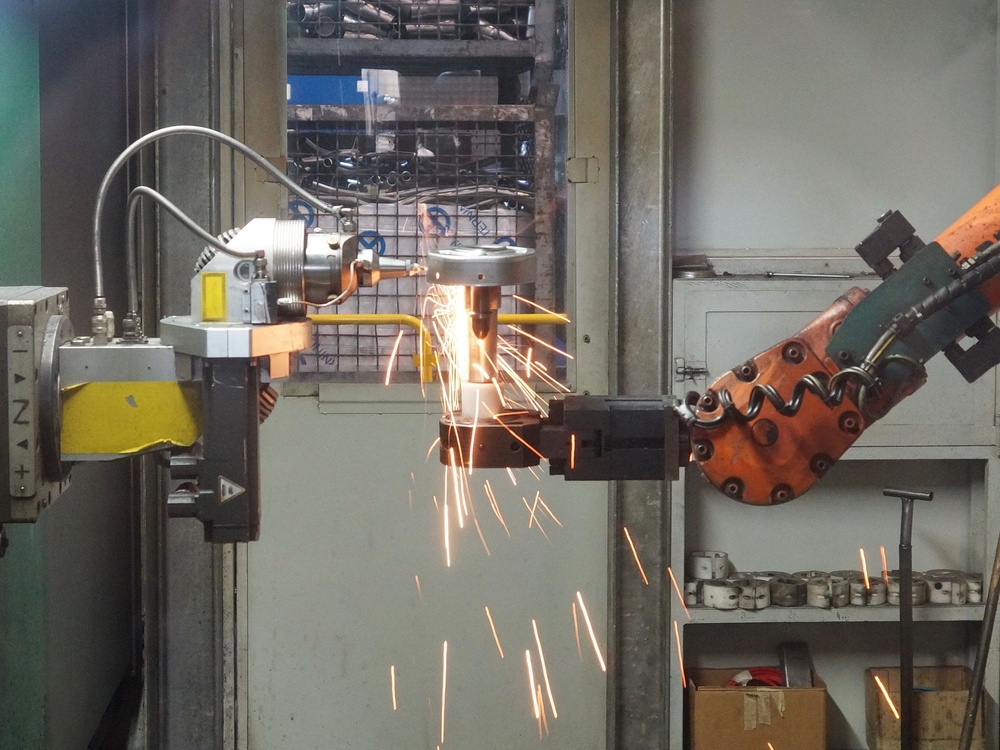 Robot kaynak hücresinde şase imalatı